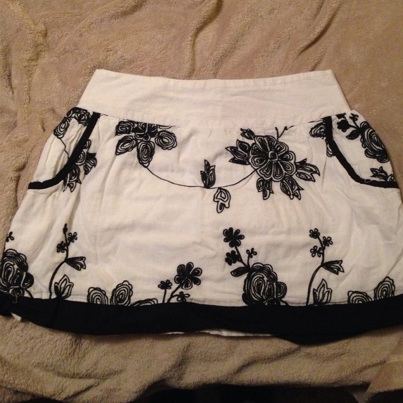 Black and white embroidered skirt