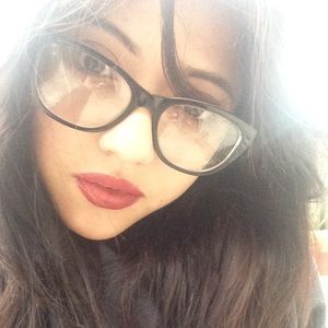 Meet your Posher, Alexis