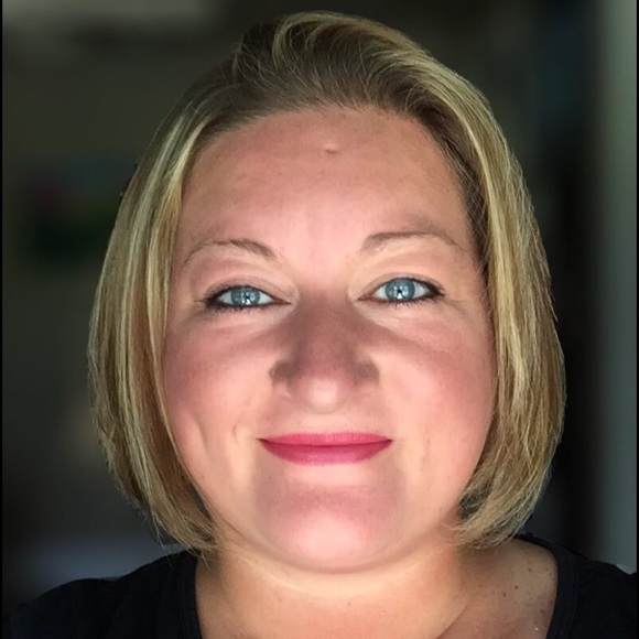 Meet your Posher, Angie - Picture 1 of 1