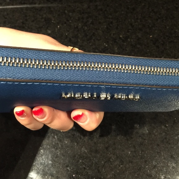 🎉Last One Left✨Michael Kors wallet 👧 - Picture 4 of 4