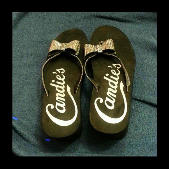 Candies nearly new. Lightly worn.