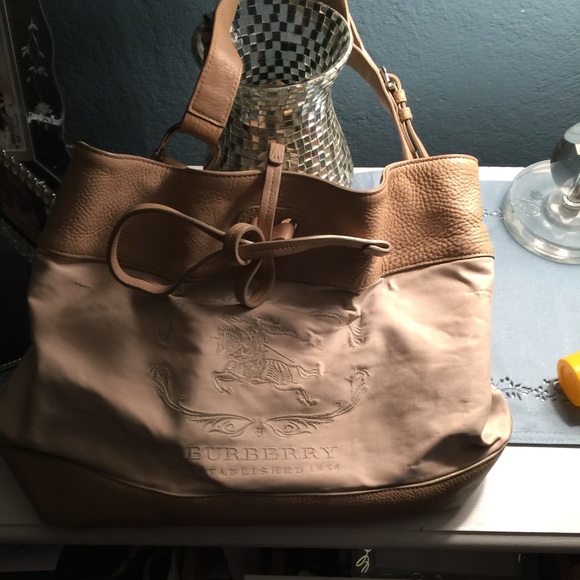 🚫SOLD🚫Burberry bag - Picture 2 of 4