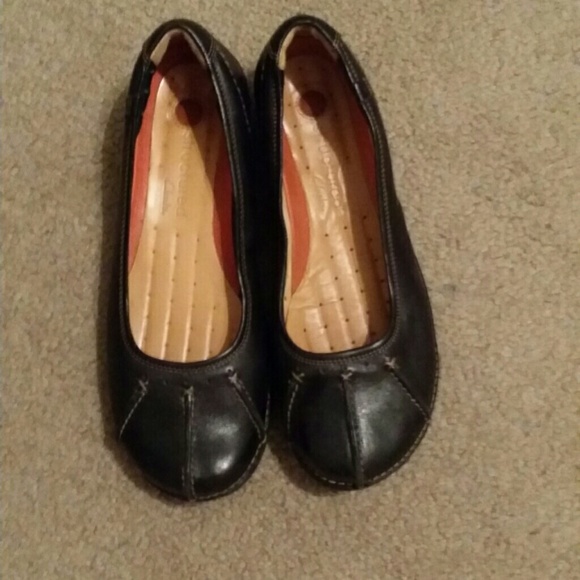 Black leather Clarks women's slip ons