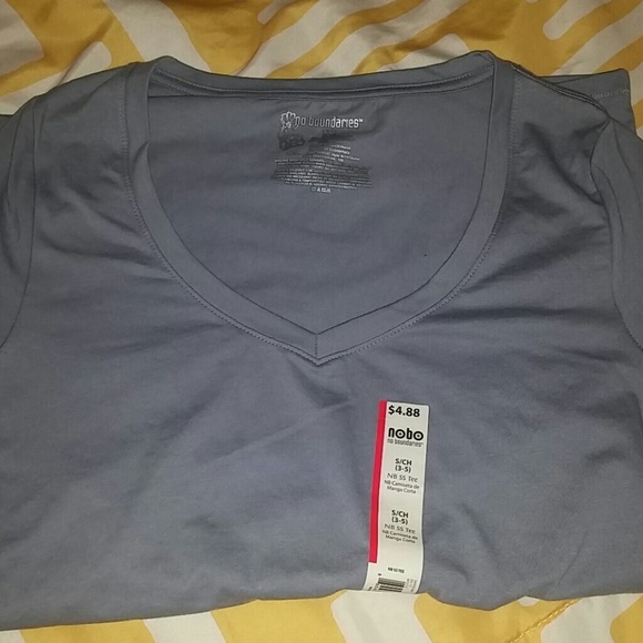 Bnwt v-neck small free polish w purchase - Picture 2 of 4