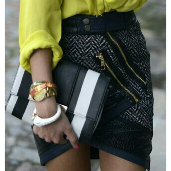 ISO : THREE FLOORS TWEED AND LEATHER SKIRT