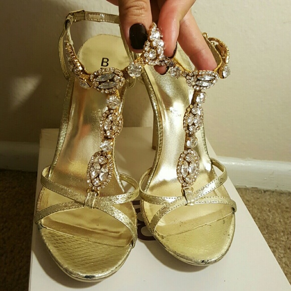Bakers Gold Heels - Picture 2 of 3