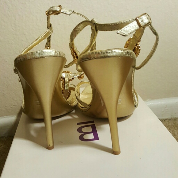 Bakers Gold Heels - Picture 3 of 3