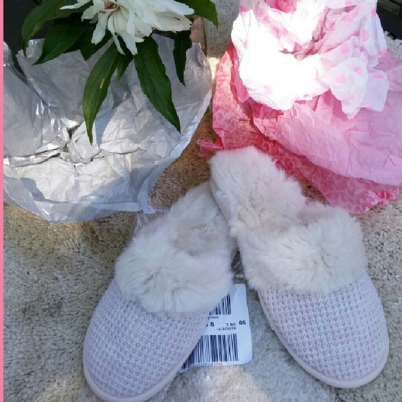 NIP CREAM COLORED WAFFLE VS SLIPPERS - Picture 3 of 4