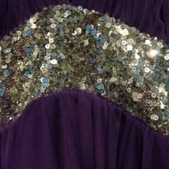 Dress - Picture 3 of 3