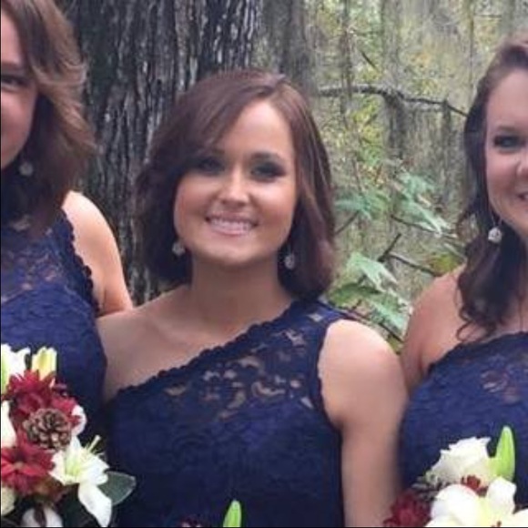 Meet your Posher, Hillary - Picture 1 of 1