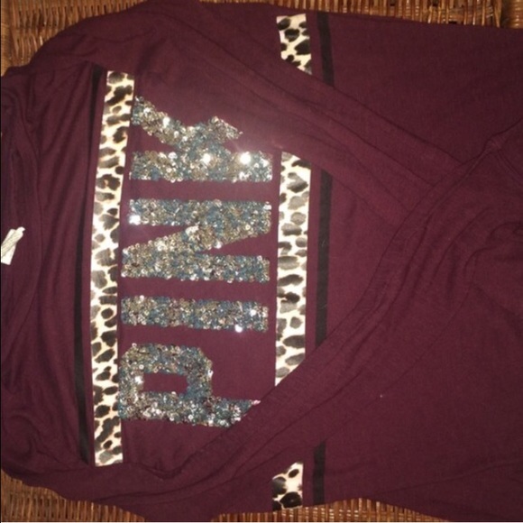 Crew neck long sleeve shirt