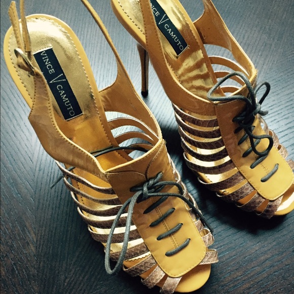 VINCE CAMUTO High Heel Shoes wi Lovely Tie Design