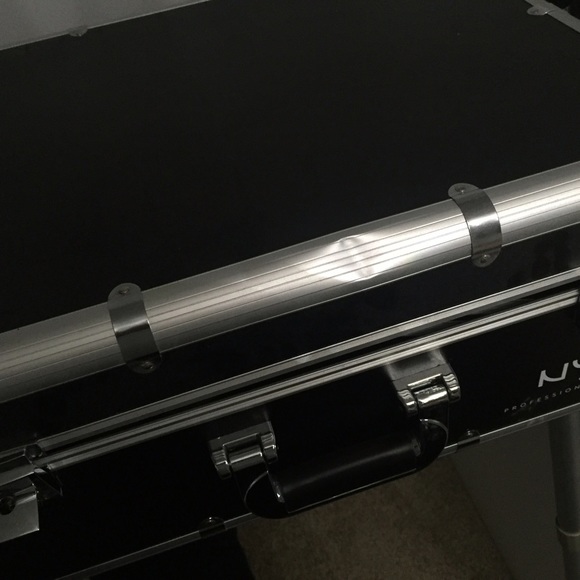 💰SOLD 💰 MakeUp Vanity Case with Dimmable lights - Picture 3 of 4