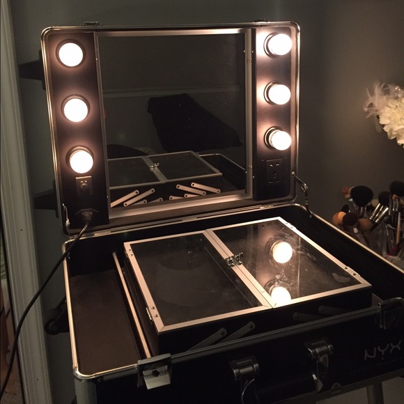 💰SOLD 💰 MakeUp Vanity Case with Dimmable lights - Picture 4 of 4