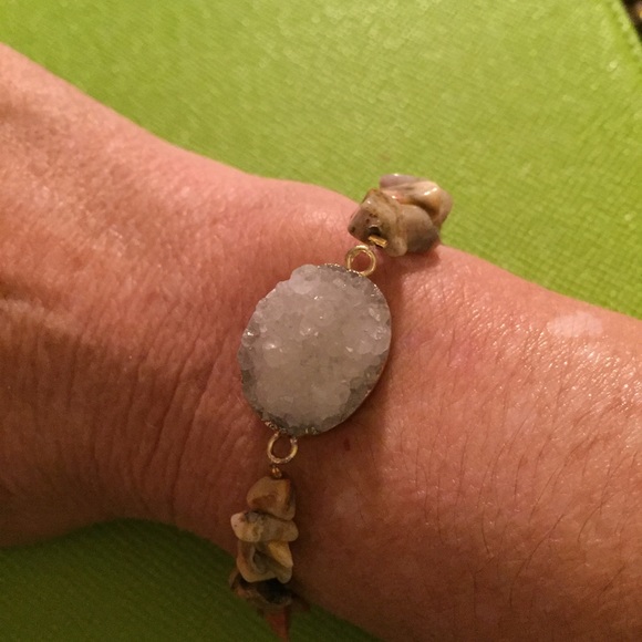 Stretch bracelet with beautiful stones - Picture 1 of 3