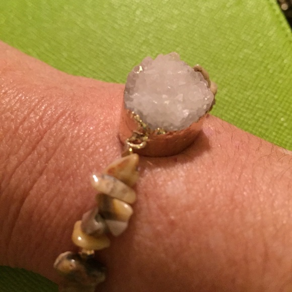 Stretch bracelet with beautiful stones - Picture 2 of 3