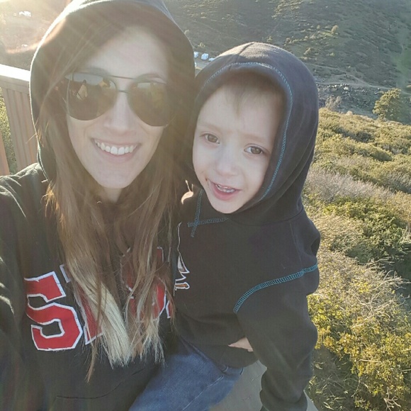 Meet your Posher, Amanda - Picture 2 of 4