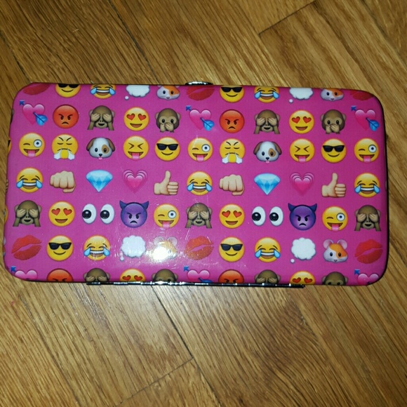 Saved 🚫Cute emoji wallet 😜😏