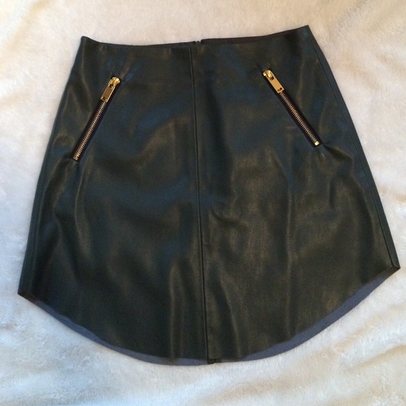 Zara Dresses & Skirts - FLASH💫Zara green miniskirt