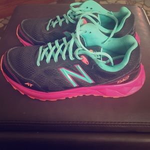 New Balance tennis shoes