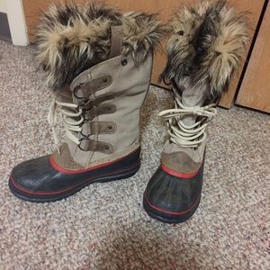 Joan of arctic boot