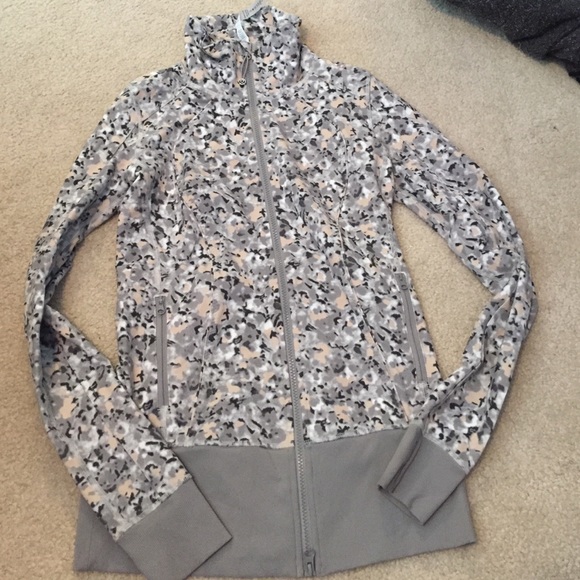 Lululemon nice asana 6