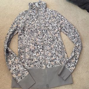 Lululemon nice asana 6