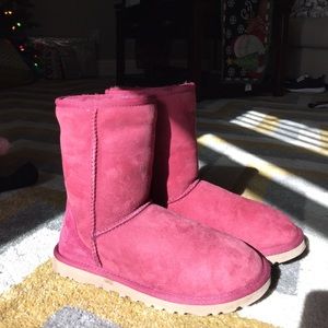 UGG short in cranberry