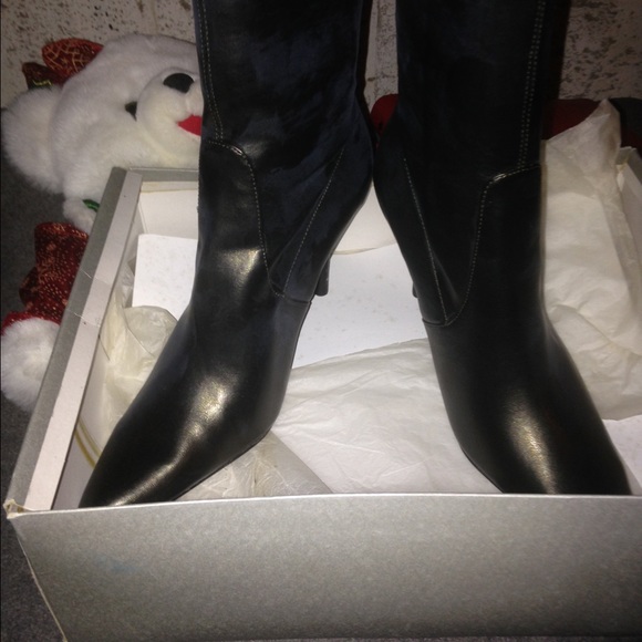 Boots - Picture 2 of 4