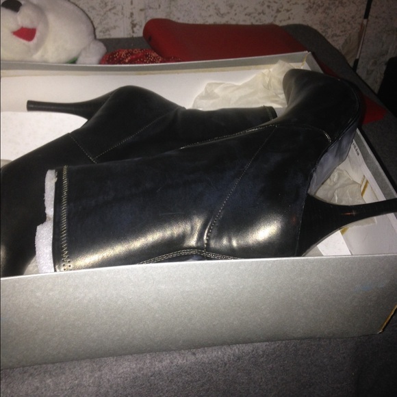 Boots - Picture 4 of 4