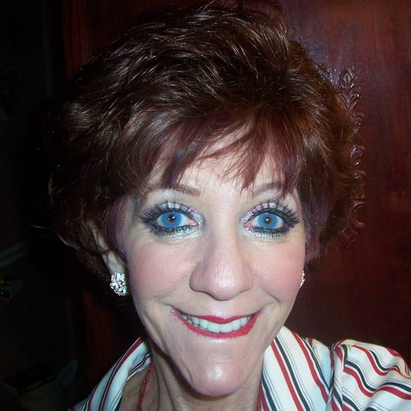 Meet your Posher, Vicki - Picture 1 of 1