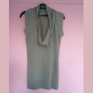 Gray sleeveless sweater w cowl neck