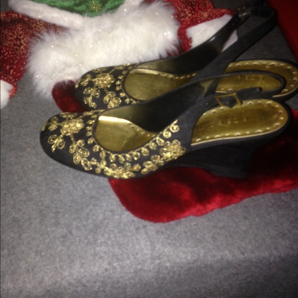 Shoes - Picture 2 of 3