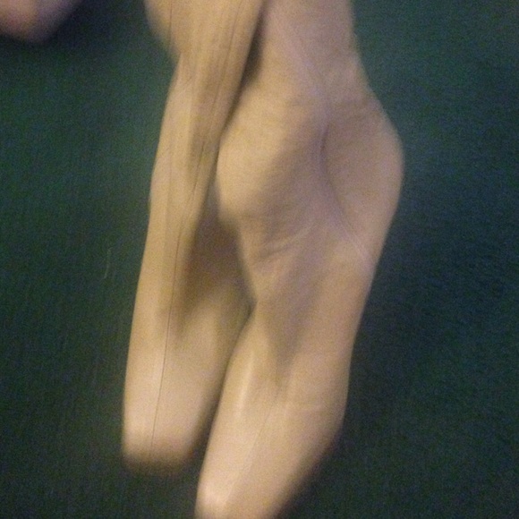 Leg fitted knee high leather platform boots - Picture 2 of 4