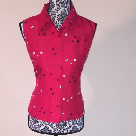 Silkland sleeveless button down top