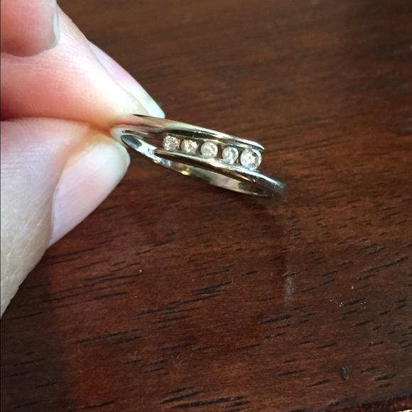 10K white gold diamond ring