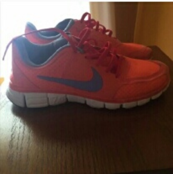 7.0 Nike Free Runs