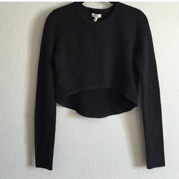 🚫sold in bundle OU Cropped sweater