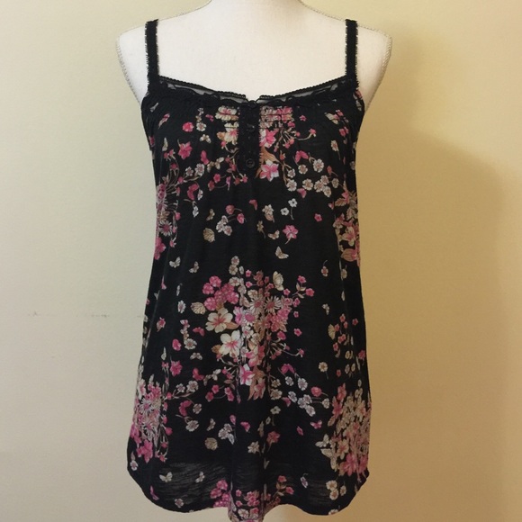❌SOLD❌Black Floral Tank Top