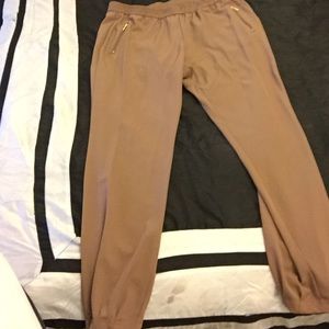 Brown pants with tapered ankle