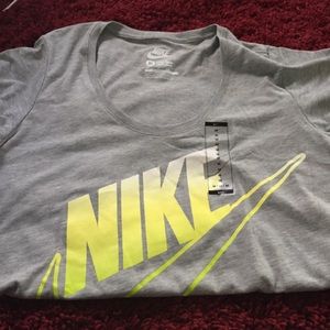 Nike loose fit wmns tee sz M