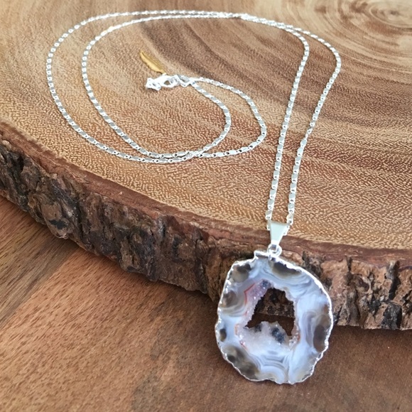 Function & Fringe  Jewelry - 💜bundled agate Druzy necklace
