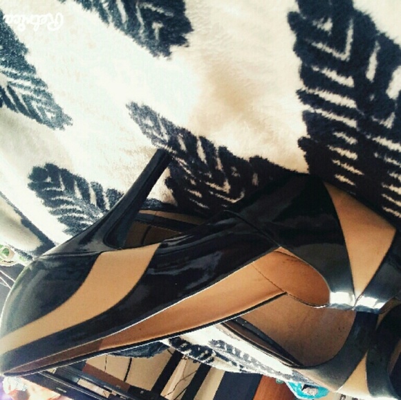 Nude and black heels - Picture 1 of 2