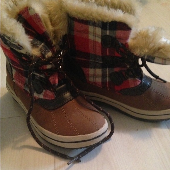 Plaid snow boots