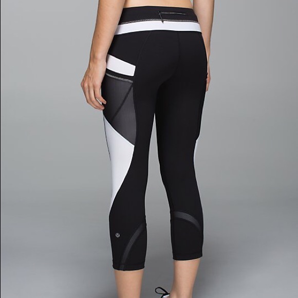 SOLD Lululemon run inspire crop II*SE
