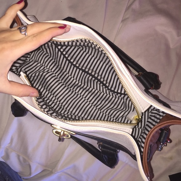 Purse - Picture 3 of 4