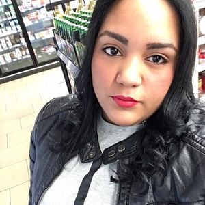 Meet your Posher, Yaniris