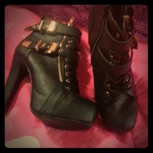 Heeled boots