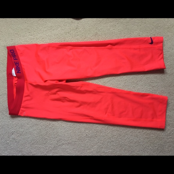 Nike pro capris