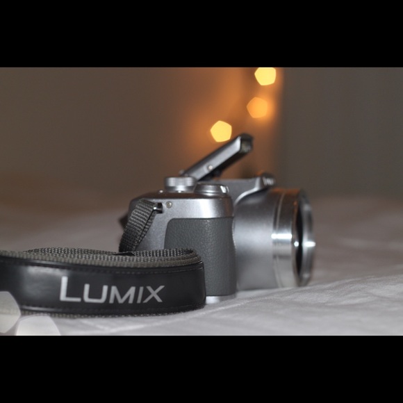 Panasonic DMC-FZ8 Digital Camera - Picture 2 of 4